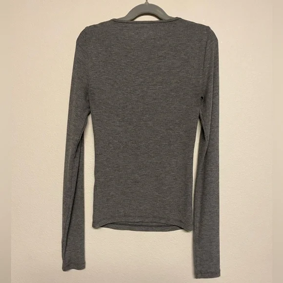 Abercrombie Long Sleeve Tee - Picture 2 of 3